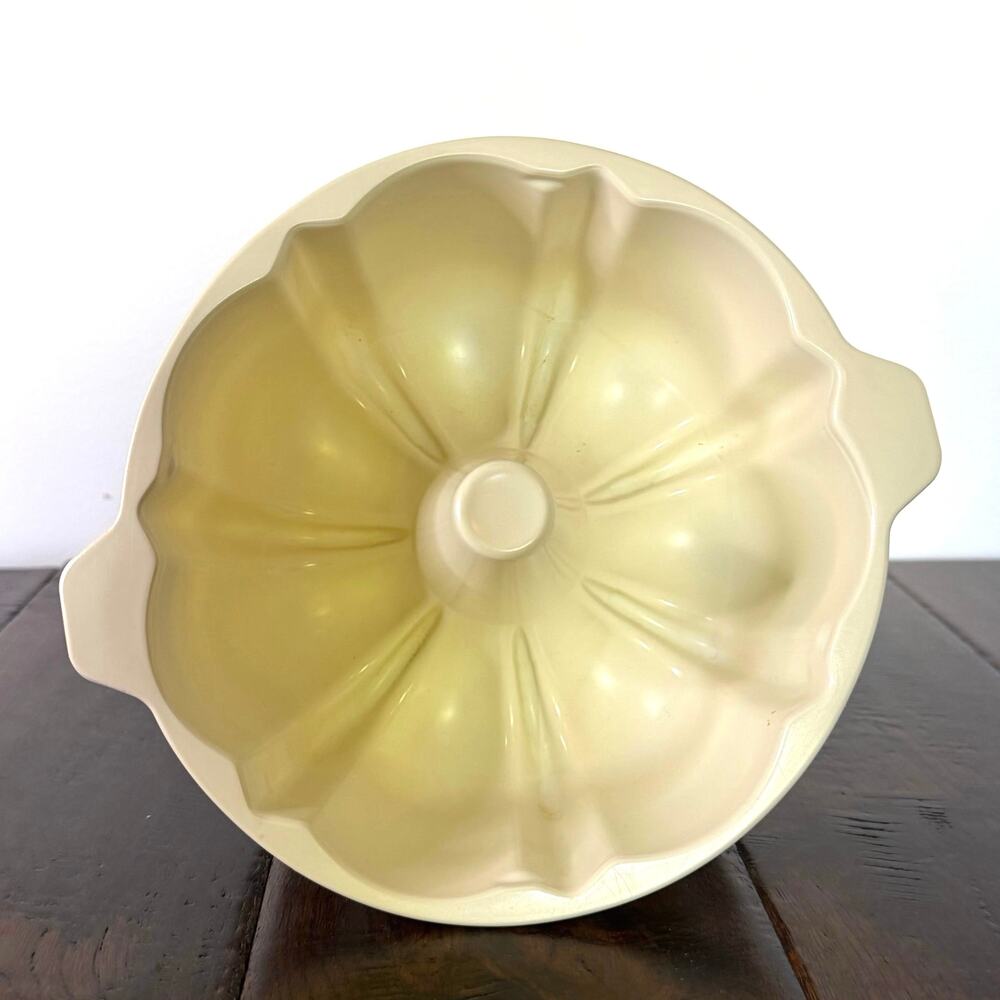Vintage Pillsbury Microwave Bundt Cake Pan 1980s Kitchen Collectible